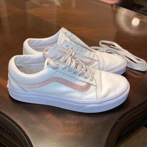 WHITE LEATHER LACE UP ZANS SIZE 6
